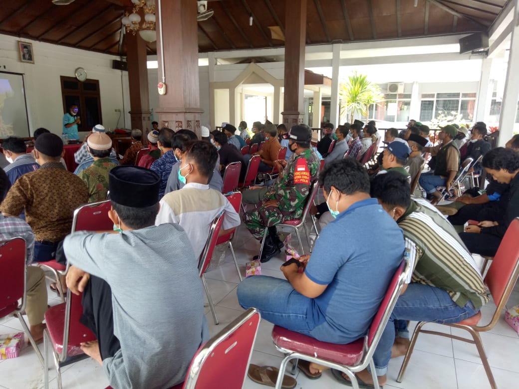 Bala_Raja1's tweet photo. Terussh Sinau..🤗
Pak Ketua mangtaabs🤤 @Randiex6 , hampura; kamih fokus yan laen duluuh.😍

#sumberbale
masing² ada tugasNya✍️ https://t.co/WVt71NASsA