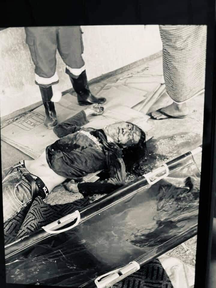 MerriesMay's tweet photo. Happened in Windwin on Mar 27; A doctor was shot in head by Military gunmen while he was riding a motorbike. He was reportedly dead on the spot. 
ANTIFASCIST REVOLUTION
#AntiFascistRevolution2021
#Mar27Coup
#WhatsHappeningInMyanmar

@USEmbassyBurma @UN_HRC @UNinMyanmar @TostevinM https://t.co/IuGQcGk059