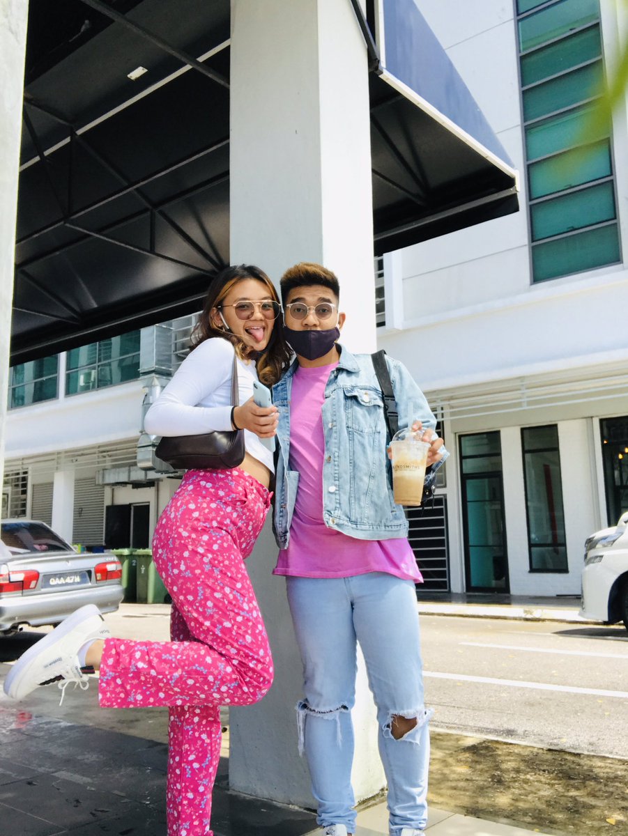 edkillsyou's tweet photo. orang cakap muka sama betul ke ek ? 😘😘 @ainaaafarhanaaa https://t.co/XyJGue3IC1