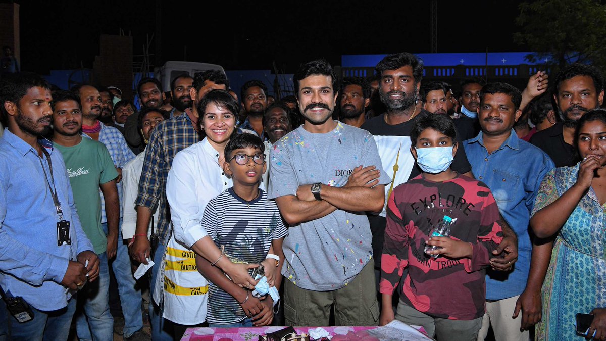 RRRMovie's tweet photo. Had a blast celebrating our RAMA RAJU’s birthday on the sets last night...:) 

Wishing you a BLOCKBUSTERRR YEAR ahead. @alwaysramcharan 🔥❤️  #HBDRamCharan #AlluriSitaRamaRaju https://t.co/2xX4zp9fjo