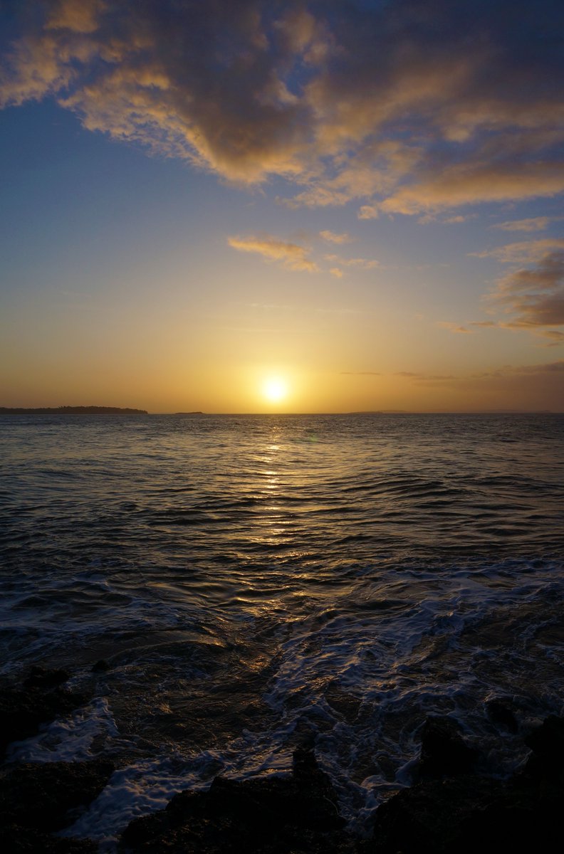 SarahNicholas's tweet photo. Stunning. But in large part because I was at the seaside, and it was wonderful to be at the seaside. 9/10 #SarahGradesTheSunrise #Barry #BarryIsland #NellsPoint https://t.co/d5ChmdSjre