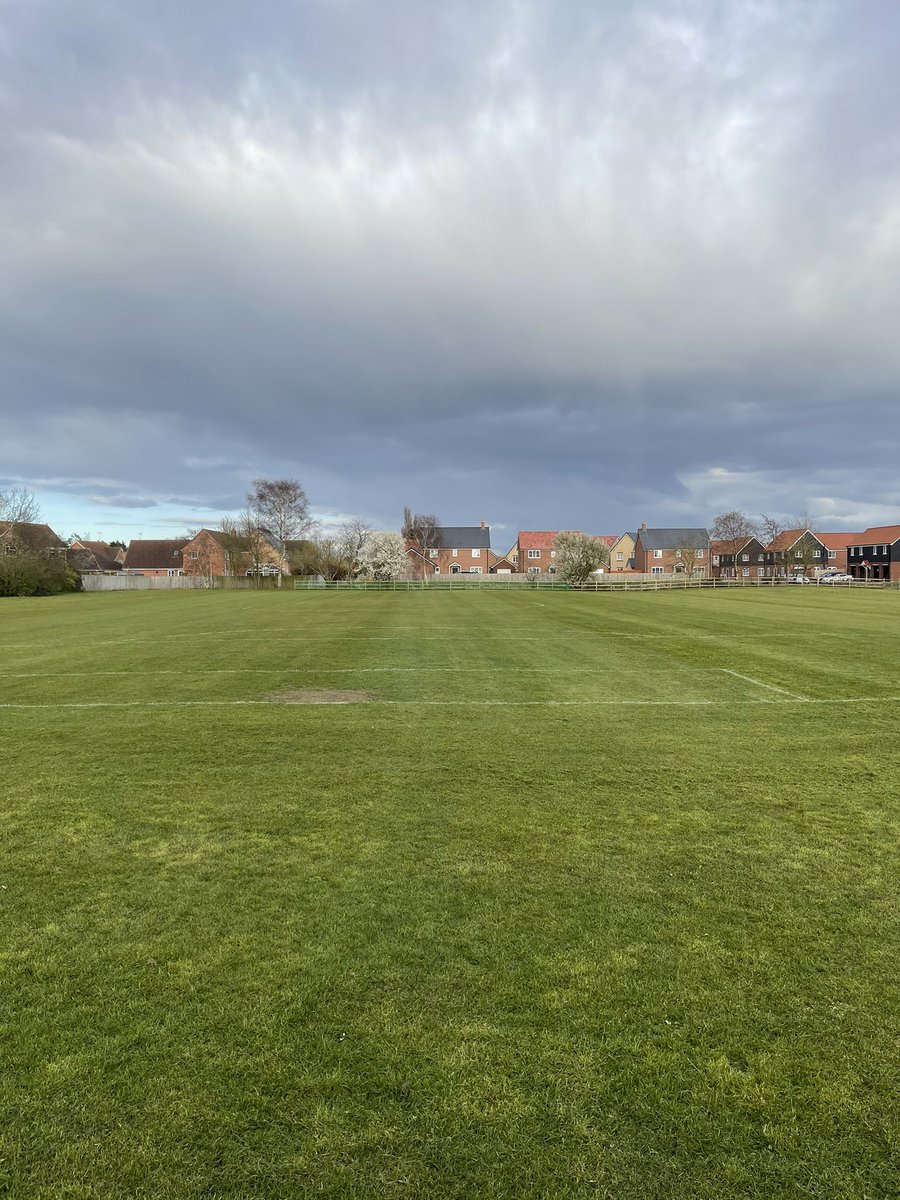 OnePitches's tweet image. Fresh hair cut and mark up for Spalding Utd Juniors and girls section ahead of their fixtures in the @PDJALUK @PDYouthLeague @cambswgleague 
🌱⚽️