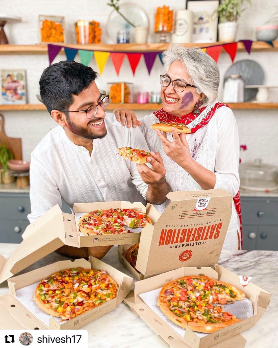PizzaHutIN's tweet photo. @bakewithshivesh and family are doing Holi right! The master of the kitchen has taken a break because #HutsCooking. 🍕😍​
Follow in his footsteps and indulge in any 2 piping hot medium pizzas of your choice @599* and get 2 PEPSI absolutely FREE. ❤️ https://t.co/CoF3jmydJC