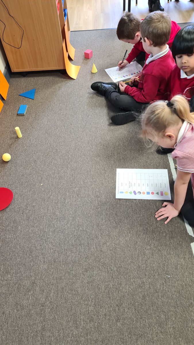 In 1SR yesterday, we used our super 2D and 3D shape knowledge to crack the code and reveal a mystery word 🕵️‍♀️🔍 #MathsDetectives <a href="/HumboKS1Maths/">Humbo Infant Maths</a> @HIAMrsSmith <a href="/HIAMissCoulson/">Miss Coulson</a>