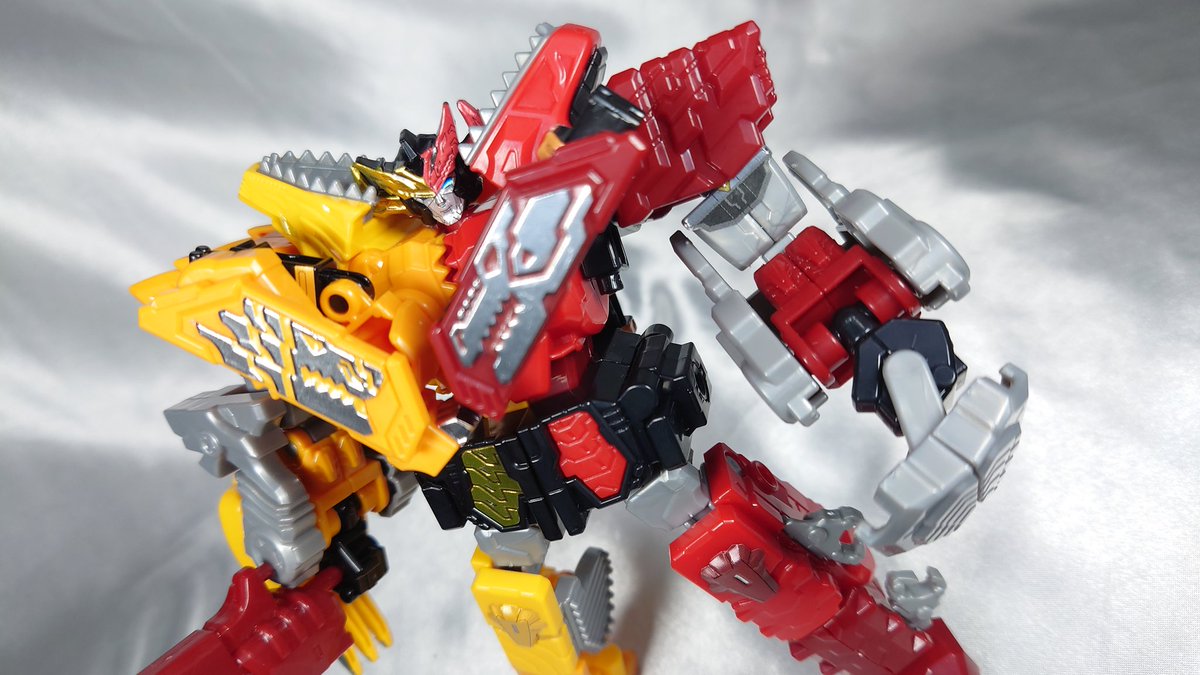 あしゅた ジュラガオーンの腕部 二の腕にスカート部があったり 腕が左右の足に割れたりと どこかガインに通ずるものがありますね