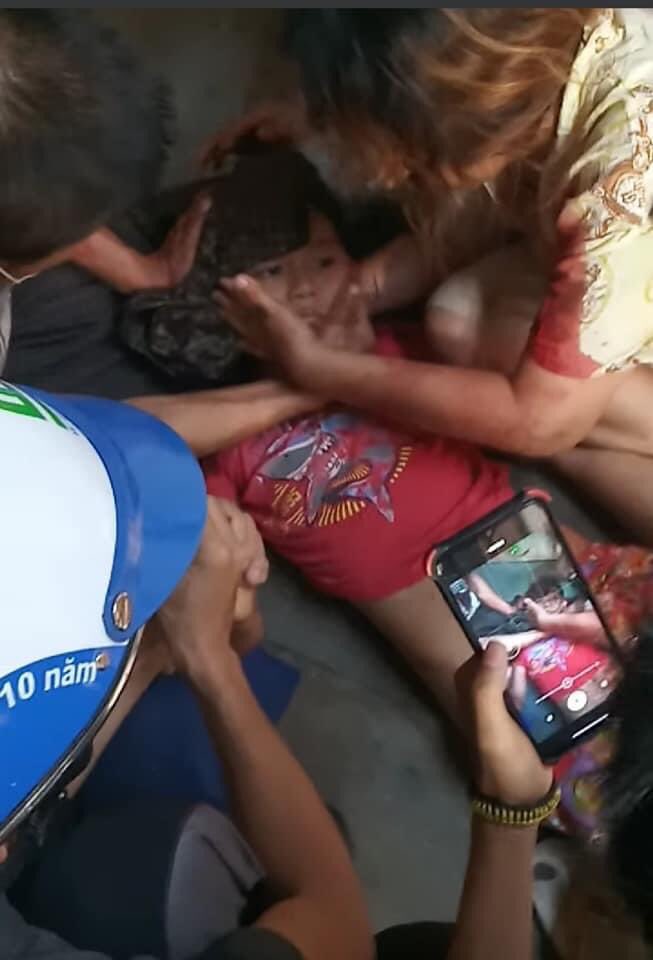 noesnoes_'s tweet photo. Every child has the right to live free from violence. Shooting children is breaching child rights. We strongly condemn killing children by junta. 
Myanmar Parenting
#March27Coup #WhatsHappeningInMyanmar @RapporteurUn https://t.co/FOEjl8Bavs