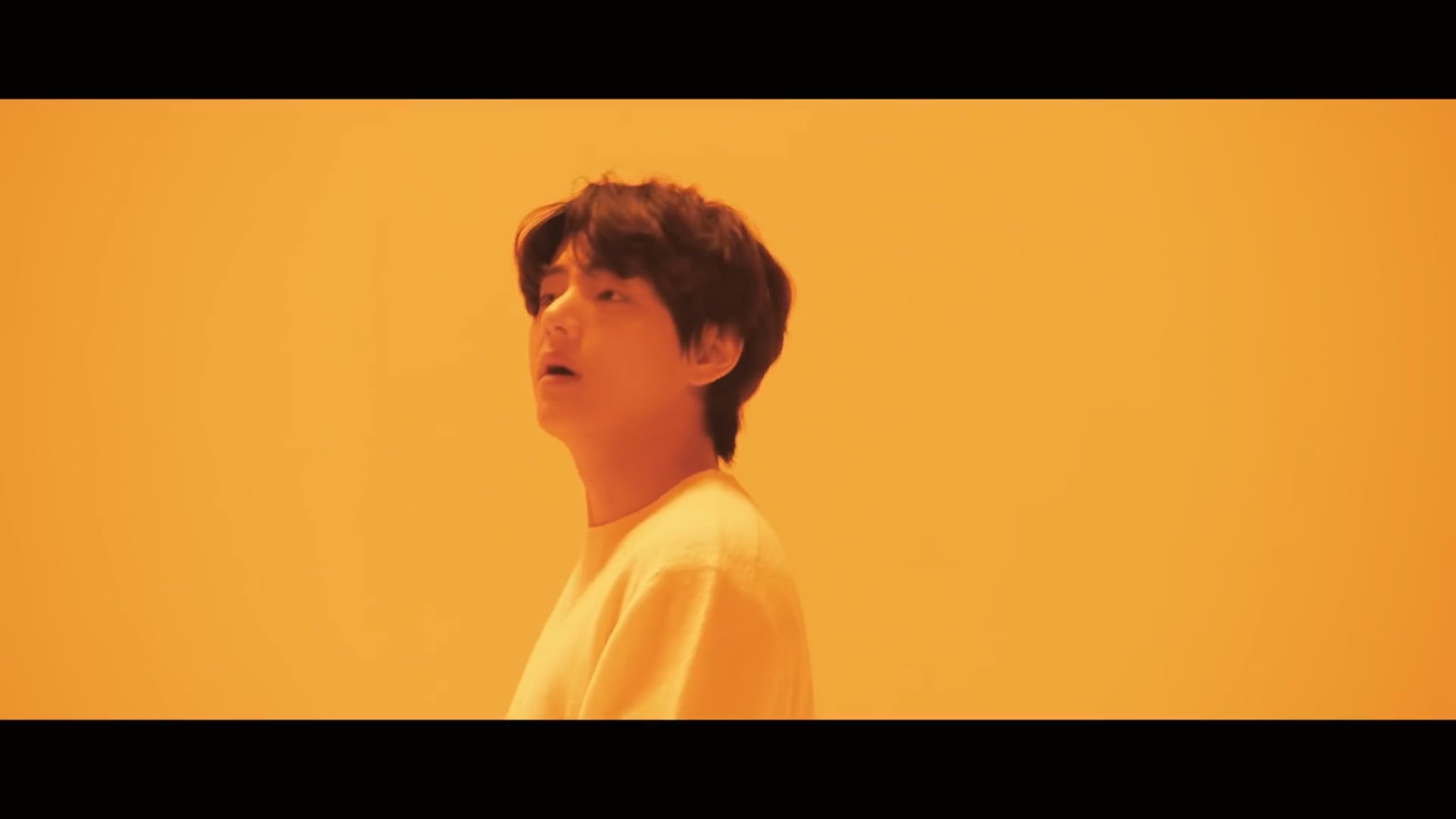 L A M A Twitter Film Outのティザーがfake Loveと完一致の考察ﾌｫｵｵ ってしてますしこの一瞬でするテテちゃんの フィルムのアウトの体現ぷりやばくないですか 世界の始まりなのか世界の終わりなのかどっちとも取れる顔で振り返るの 天才なのかな