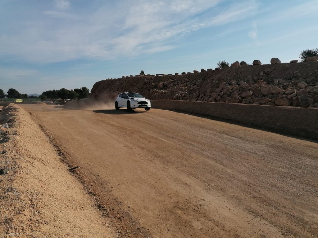 RxVline's tweet photo. It's test time!! 🚗
🔝@pcrsport y @RMCMotorsport se lanzaron al nuevo trazado RX del @CircuitCalafat, para probar y rodar los #GIAND y un #Turismo #4RM del nuevo #RXCAT 🆒👌
Que poco queda para verlos en acción ⏱️ https://t.co/y2YEcJLq7M