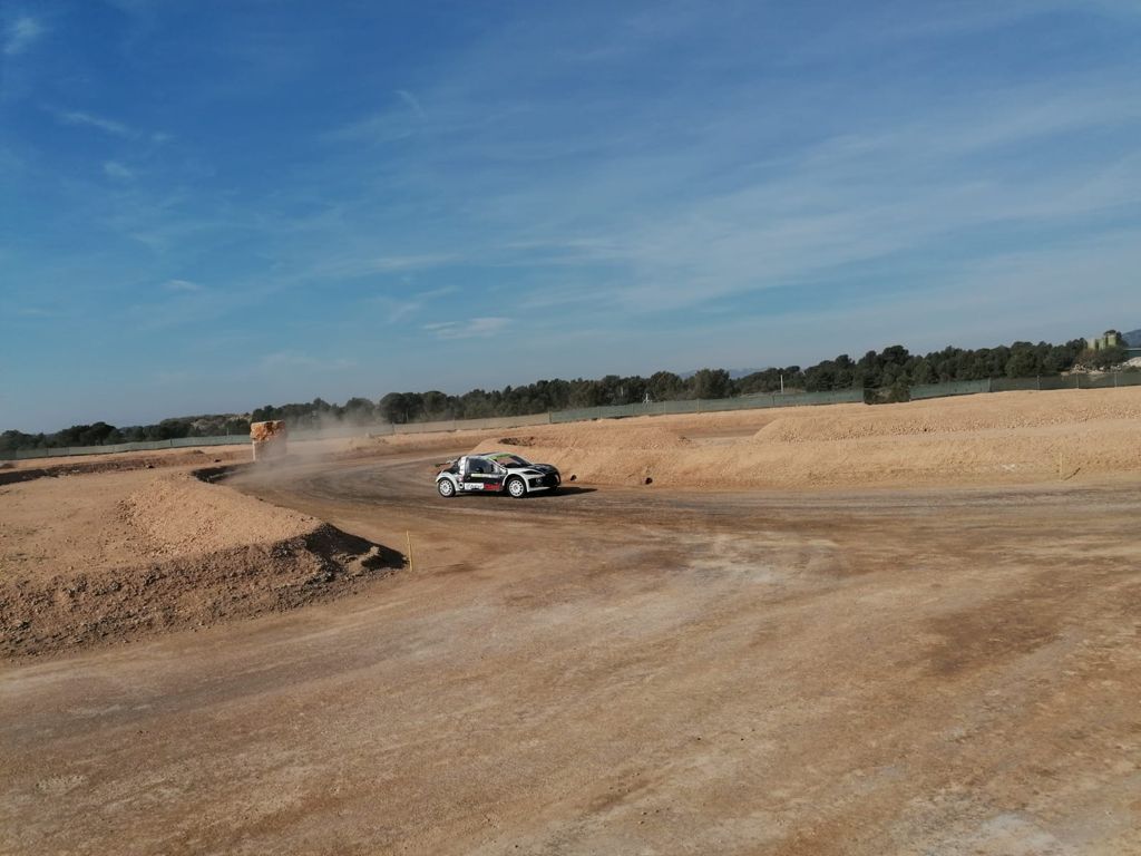 RxVline's tweet photo. It's test time!! 🚗
🔝@pcrsport y @RMCMotorsport se lanzaron al nuevo trazado RX del @CircuitCalafat, para probar y rodar los #GIAND y un #Turismo #4RM del nuevo #RXCAT 🆒👌
Que poco queda para verlos en acción ⏱️ https://t.co/y2YEcJLq7M