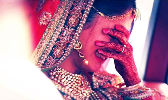 AliSherAzmat's tweet photo. ہمارے ہاں دلہن کے والدین کی اولین ترجیح یہ ہوتی ہے کہ
وہ اپنی بیٹی کو ہر چیز اُس کی پسند کی دیں۔۔
سوائے دولہے کے😔😔
#Reality
#TruthBride
#BitterTruth
#IgnoranceLevel https://t.co/ljqK2iwOqy
