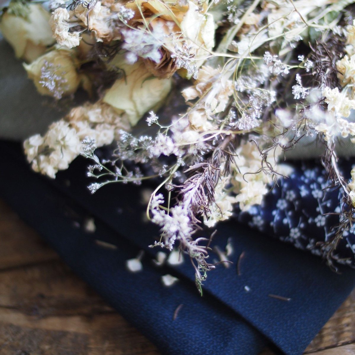 Spring vibes...some more vintage kimonos have just arrived in store, and this time we've gone for a blue vibe.

We've individually handpicked each piece in Japan: flowing, designed for freedom of movement, unisex and ideal as luxury loungewear. 

#japanesedesign #japanesestyle