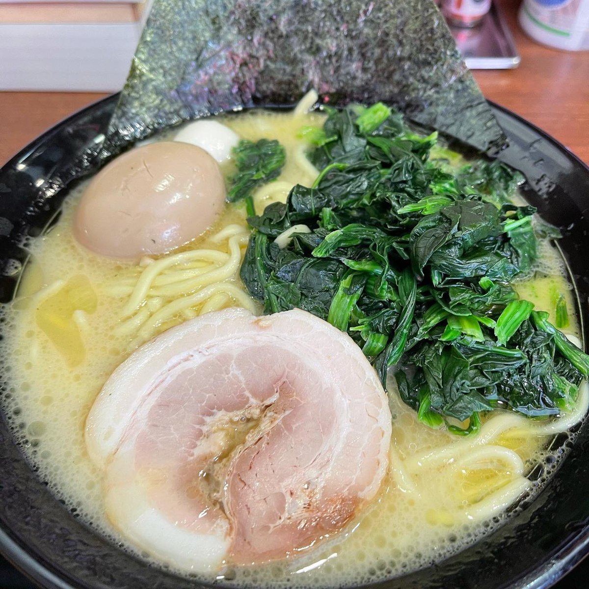 毎日麺類 على تويتر 今日のラーメン 横浜家系ラーメン 池袋商店 で塩味玉ラーメン ほうれん草をトッピング 豚骨は塩で頂きます 池袋商店 家系ラーメン 池袋 豚骨ラーメン 毎日麺類 على تويتر 今日のラーメン 横浜家系ラーメン 池袋商店 で塩味玉ラーメン ほうれん草をトッピング 豚骨は塩で頂きます 池袋商店 家系ラーメン 池袋 豚骨ラーメン