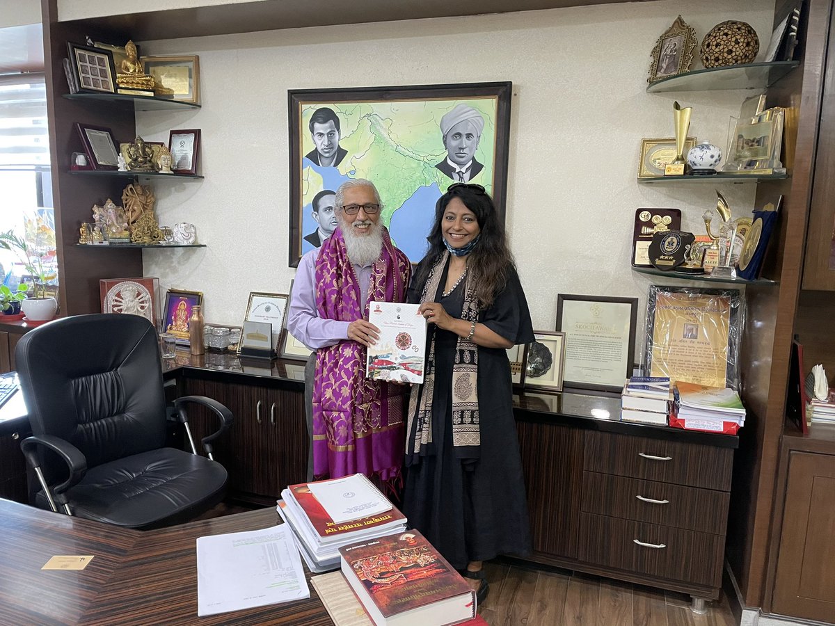Had a great meeting with Humble , simple and insightful  @AICTE_INDIA  Chairman Dr Anil Sahasrabuddhe ji at his office. Presented him @Upid_Msme  book. Interaction with him gave new  ideas to run UPID with innovation .
