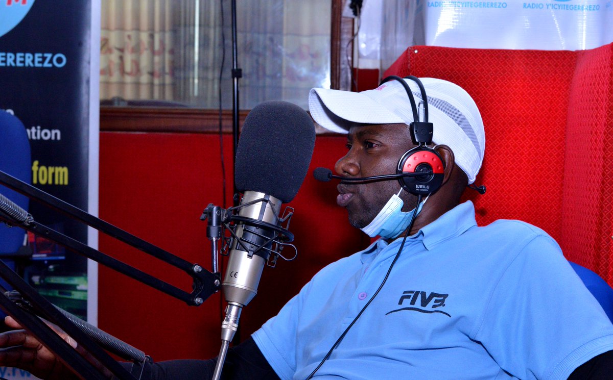 ENERGY RADIO (RW) (@energy888fm) on Twitter photo muri studio za Energy Radio twakiriye abasifuzi b'umukino wa #Volleyball 
baradufasha gusobanukirwa neza uwo mukino muri studio za Energy Radio twakiriye abasifuzi b'umukino wa #Volleyball 
baradufasha gusobanukirwa neza uwo mukino