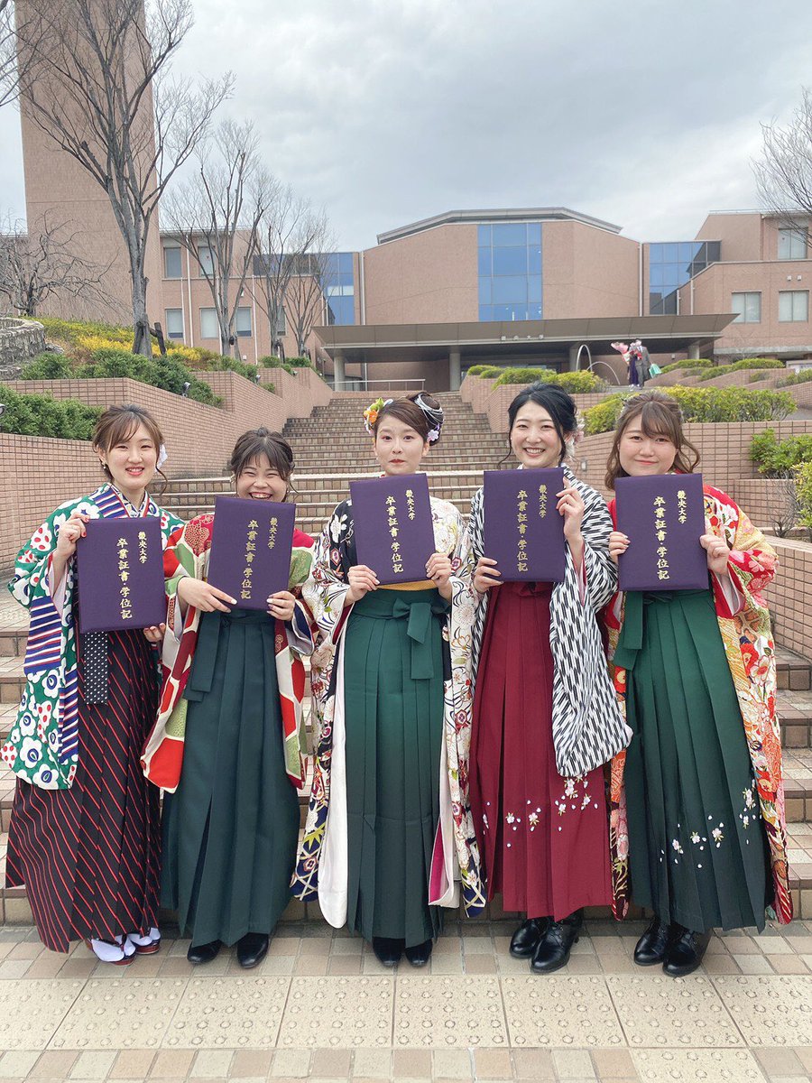 Sorbitol_adv's tweet photo. 私たち卒業しちゃいまーしたっ！💖(少し前に)
畿央に来て栄養学科に入って良かった！🍑
実習もテストも国試もよく頑張ったね私たちぃ！！🌽🥕🍓
社会人になっても、たくさんの人に栄養を届けられる人になろう！
これからもズッ友💖💖💖 https://t.co/qO1F9LoIrA