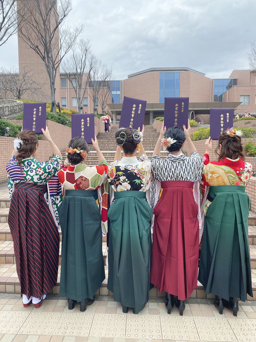 Sorbitol_adv's tweet photo. 私たち卒業しちゃいまーしたっ！💖(少し前に)
畿央に来て栄養学科に入って良かった！🍑
実習もテストも国試もよく頑張ったね私たちぃ！！🌽🥕🍓
社会人になっても、たくさんの人に栄養を届けられる人になろう！
これからもズッ友💖💖💖 https://t.co/qO1F9LoIrA
