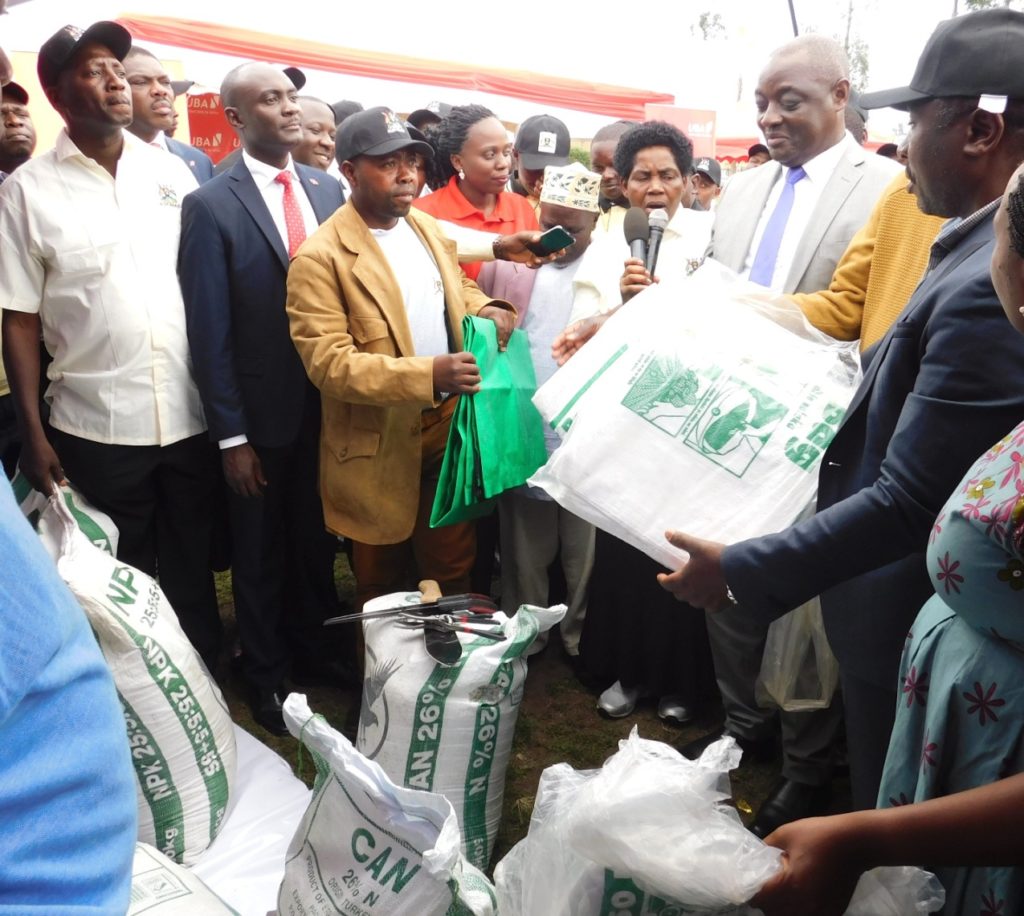 GovUganda's tweet photo. To increase production and productivity of agricultural commodities and enterprises;
To increase access to critical farm inputs;
To improve access to markets and value addition and strengthen the quality of agricultural commodities, and; to strengthen the agricultural services. https://t.co/P3u5DAmfGD