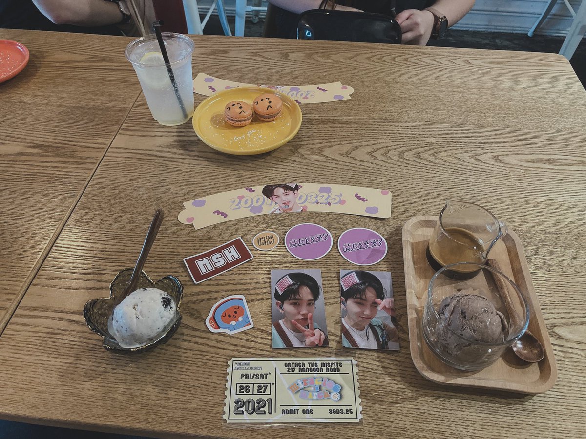 warmilktay's tweet photo. had lotsa fun at my first TREASURE cafe event 🥰 

@treasurekyuu @990421_chs @Michellensm 

thank you @mashihomiracle for organizing! #miraclesinmarch https://t.co/UwYipALn8Y