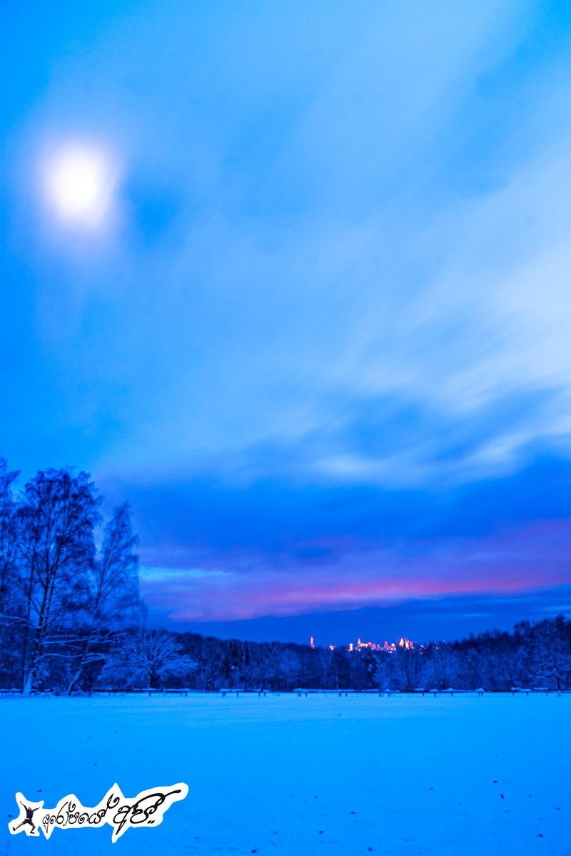 europayeapi's tweet photo. Frankfurt Skyline &amp; Snow
හිම වැටුන රෑක, Frankfurt Skyline එකේ අසිරිය!
#Europayeapi #යුරෝපයේඅපි #love #photooftheday #beautiful #happy #Germany #frankfurt #snowandfire #Srilanka #travel #friends #follow #snow #fire #next #photography #nightphotography #night #sunset #sky #nightsky https://t.co/3UCF6SVbR1