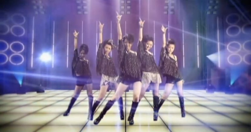 Hello_Project_1's tweet photo. ダンスでバコーン
今日は全部忘れるよ!
ダンスでバコーン
慰めはいらないわ!

心がずいぶん軽くなる
お腹が減って来たわ
帰りにうどん食べてくわ
明日が待ってるもん!

<Danceでバコーン！ / ℃-ute> https://t.co/VBjAZzEjgg