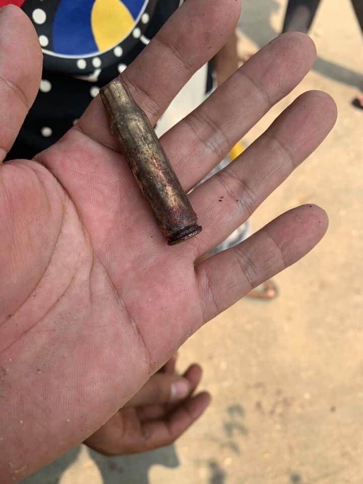 MilkTeaMM_MTAM's tweet photo. Tw // blood
Thanlyin(Pho Myae ward)📍
One civilian was shot to Death in head with real bullets by Military Terrorists at around 2:40PM. They’re slaughtering the whole country. 

ANTIFASCIST REVOLUTION
#AntiFascistRevolution2021
#Mar27Coup
#WhatsHappeningInMyanmar https://t.co/Fa4WylIHlm