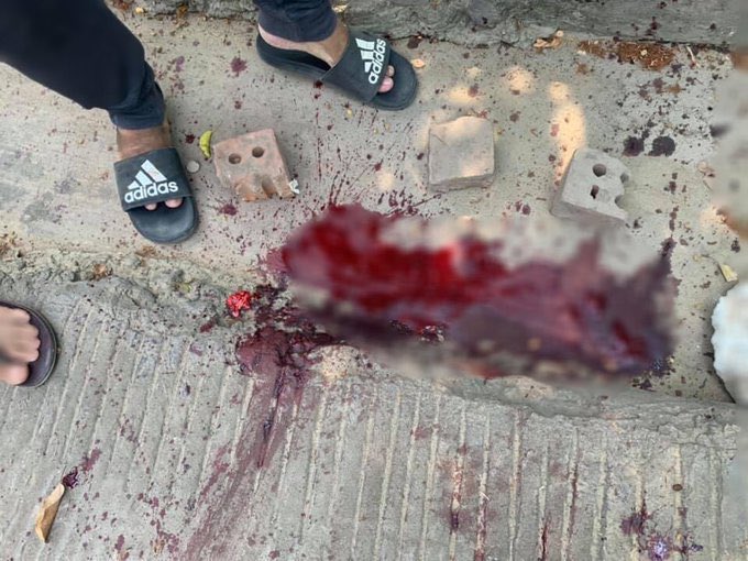 MilkTeaMM_MTAM's tweet photo. Tw // blood
Thanlyin(Pho Myae ward)📍
One civilian was shot to Death in head with real bullets by Military Terrorists at around 2:40PM. They’re slaughtering the whole country. 

ANTIFASCIST REVOLUTION
#AntiFascistRevolution2021
#Mar27Coup
#WhatsHappeningInMyanmar https://t.co/Fa4WylIHlm