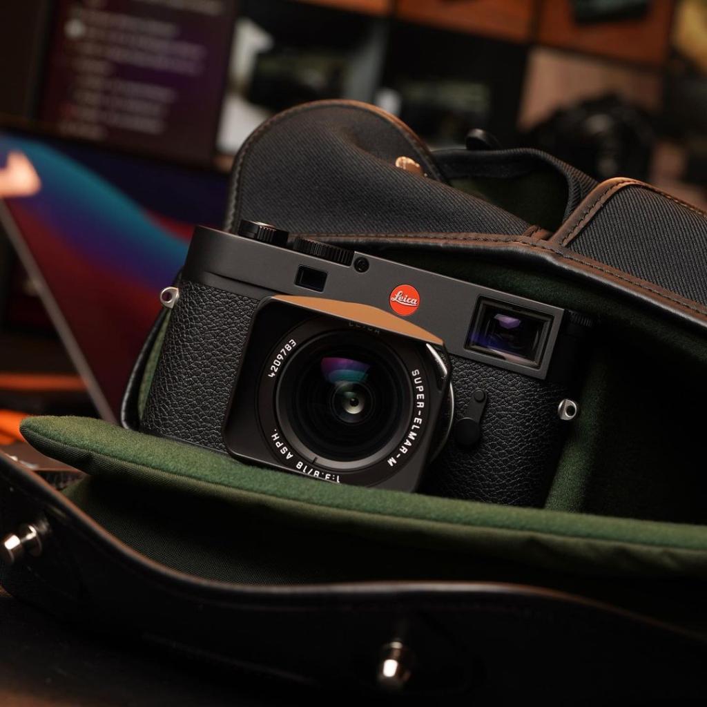 Leica_UK's tweet photo. Make an M-pression! #MasterTheM

The Leica M10-R is the newest addition to the M family and with a resolution of over 40 megapixels, these new heights of image quality make this camera an imaging powerhouse. 

Who owns one? 👇 https://t.co/hrqCbsxZnz