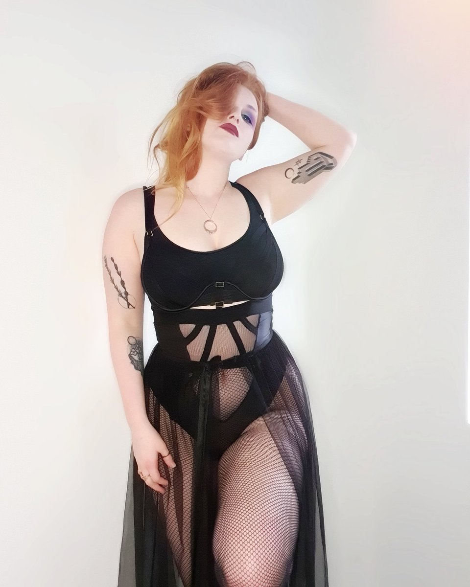 Autumn10403979's tweet photo. Evil queen. Here to destroy you and your measly wallet
#findom #findomme #finD #burlesque #bratty #paypig #pawg #dds #femdomme #femdom #onlyfans #model #domme #dom #dominatrix #ass #ginger #feet #phatass #AdultWork #giantess #sellingcontent #sugarbaby #redhead #FacesittingFriday https://t.co/bt1RbeNeFl