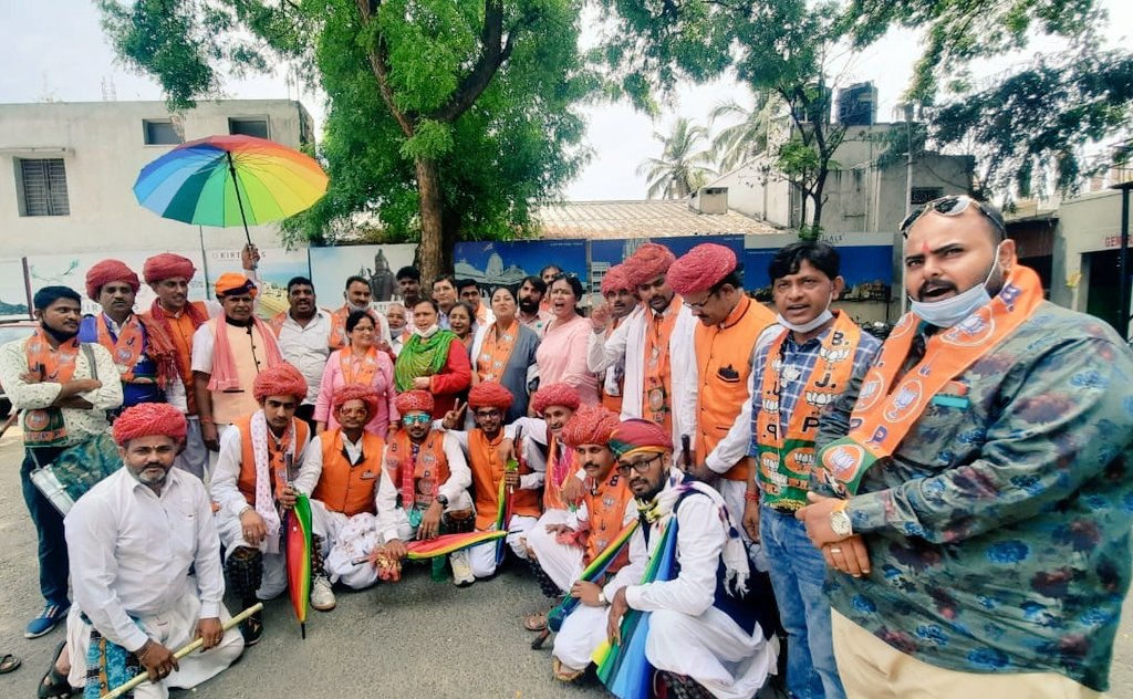 #स्मृति_ईरानी_जी_कोयंबटूर_रैली 

केंद्रीय मंत्री <a href="/smritiirani/">Smriti Z Irani</a> जी ने दक्षिण कोयंबटूर से #भाजपा_प्रत्याशी महिला मोर्चा की #राष्ट्रीय_अध्यक्षा श्रीमती <a href="/VanathiBJP/">Vanathi Srinivasan</a> जी के #समर्थन में #रैली की
<a href="/BJP4India/">BJP</a> <a href="/BJP4TamilNadu/">BJP Tamilnadu</a> <a href="/BJP4Rajasthan/">BJP Rajasthan</a> <a href="/JPNadda/">Jagat Prakash Nadda</a> <a href="/DrSatishPoonia/">Satish Poonia</a> <a href="/blsanthosh/">B L Santhosh</a> <a href="/AmitShah/">Amit Shah</a>