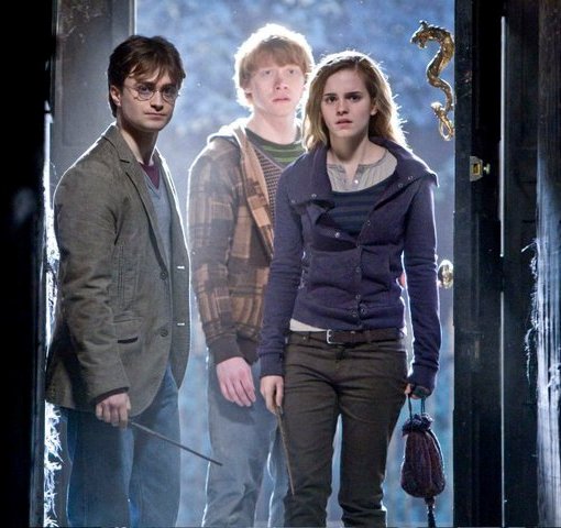 PotterWorldUK's tweet photo. 1 August 1997: Harry, Ron and Hermione escaped to Tottenham Court Road and then to 12 Grimmauld Place. https://t.co/12xh2huUM0