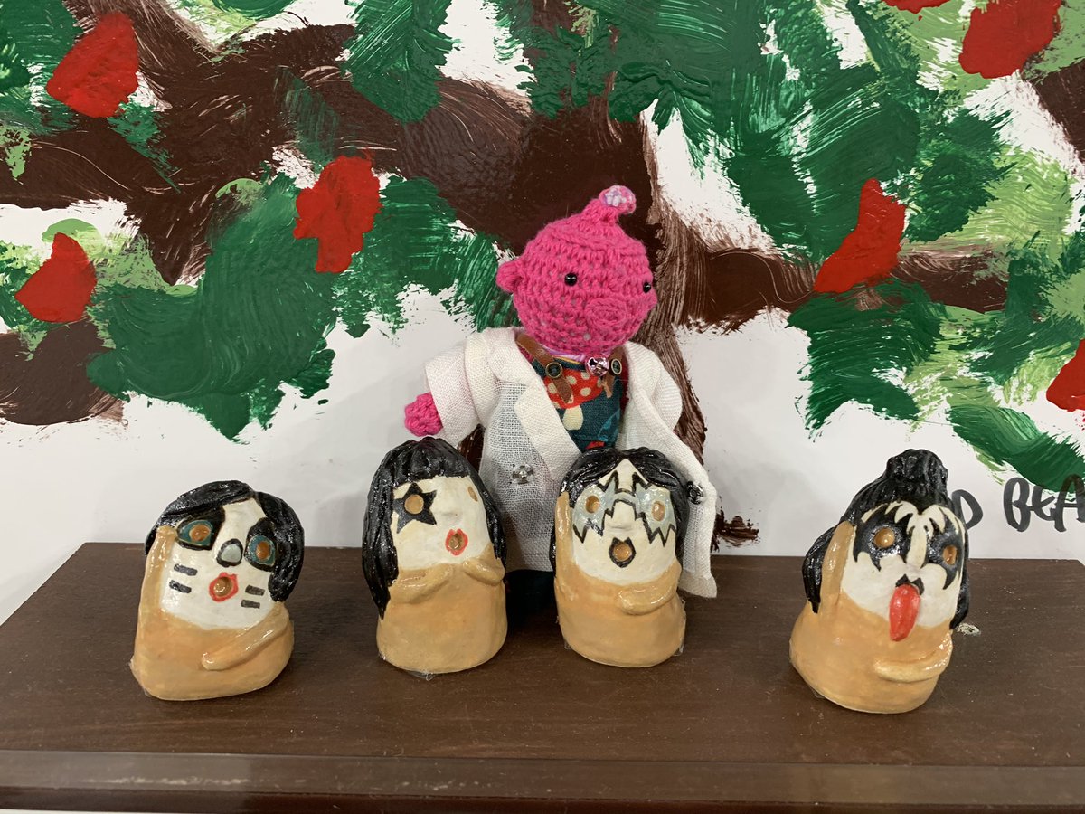 arkurou's tweet photo. こっそりひっそりとサッポロモノヴィレッジ潜入！KISSのみなさまと記念撮影したり勝手に写ってごめんなさい
みなさんほんとにありがとう！
シメは生ビールで💦 https://t.co/fvVQcnO3yZ