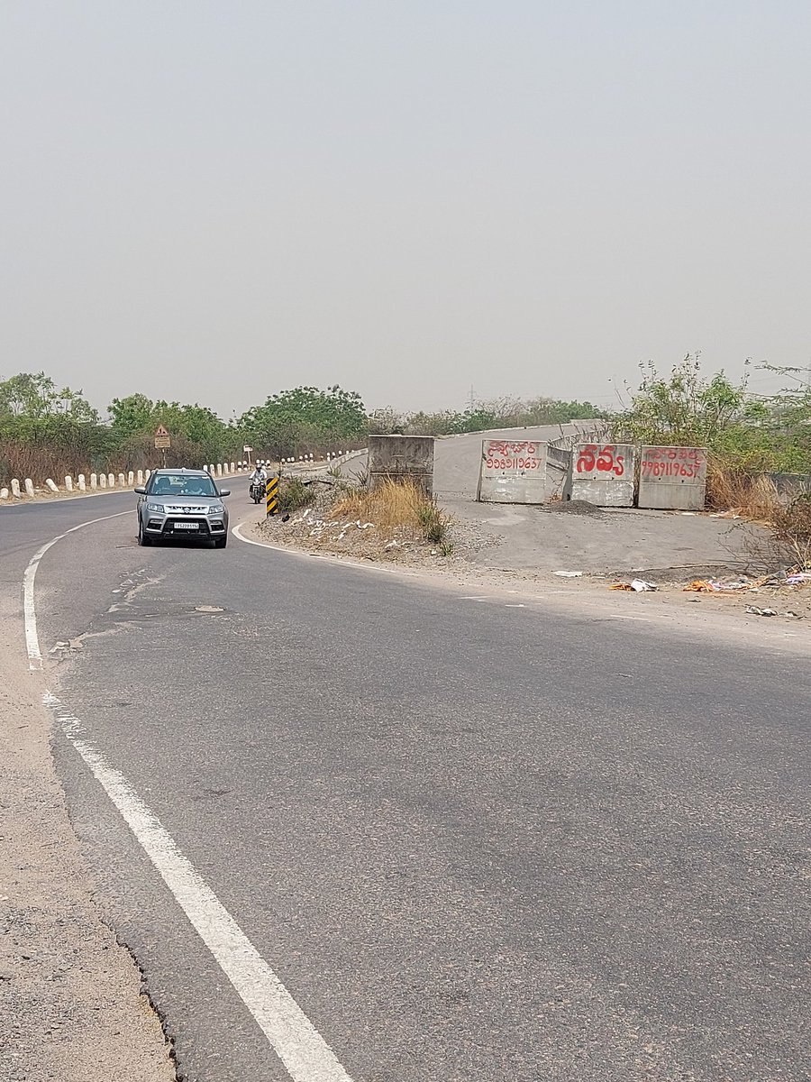 MohammedAdnanu8's tweet photo. @KTRTRS sir, I wanted to share a problem with u. Hyderabad-Manchriyal Highway Road,while going to Ramagundam The bridge is incomplete &amp; it is only one-way Road from many years and most of the accidents have being happening there .My humble request with u to solve the problem. https://t.co/DquoYRCwc4