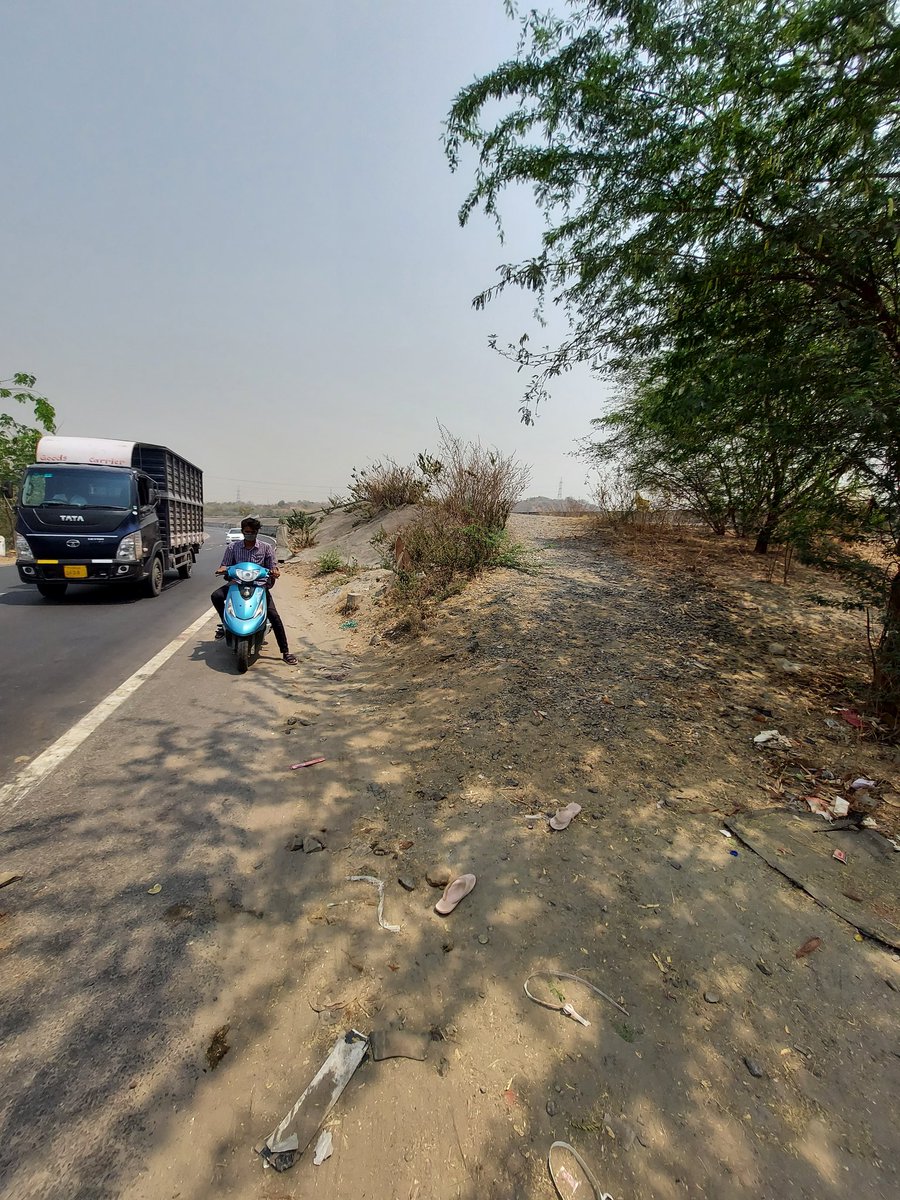 MohammedAdnanu8's tweet photo. @KTRTRS sir, I wanted to share a problem with u. Hyderabad-Manchriyal Highway Road,while going to Ramagundam The bridge is incomplete &amp; it is only one-way Road from many years and most of the accidents have being happening there .My humble request with u to solve the problem. https://t.co/DquoYRCwc4