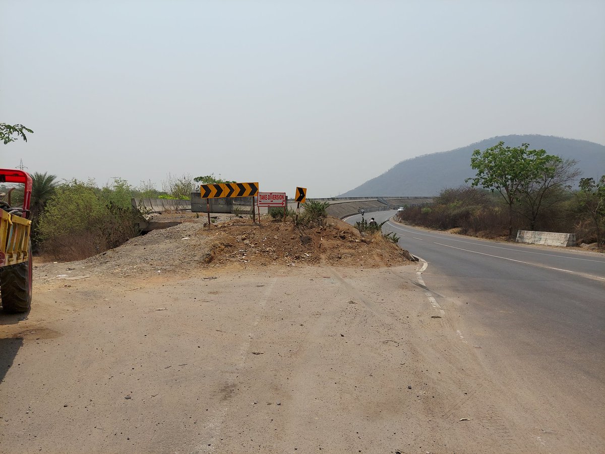 MohammedAdnanu8's tweet photo. @KTRTRS sir, I wanted to share a problem with u. Hyderabad-Manchriyal Highway Road,while going to Ramagundam The bridge is incomplete &amp; it is only one-way Road from many years and most of the accidents have being happening there .My humble request with u to solve the problem. https://t.co/DquoYRCwc4