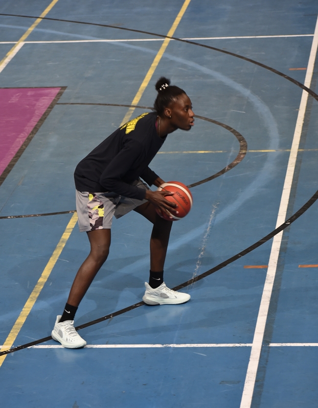 CBADAREVA's tweet photo. 📣⛹🏻♀️🇮🇨 Esta tarde tendrá lugar nuestro último baile del curso 2020/21. Tras todo el trabajo y esfuerzo que hemos realizado, nos toca disfrutar de la última jornada de la #LigaFemenina2.
¡Gracias por tanto, familia! 🥰💛💙
#SomosAdareva #TrabajoYhumildad #IlusiónPorElBasket https://t.co/4kaTjyU13t
