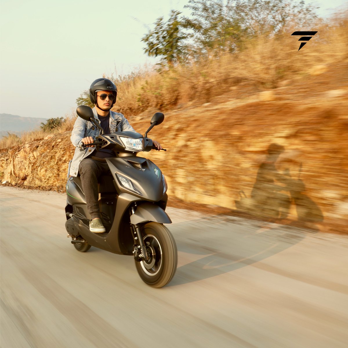 pureenergyindia's tweet photo. Are you ready for your weekend long ride?
Speed: 60 KMPH
Range: 90 - 120 KM
Price: 75999(Ex-Showroom)
.
.
.
.
#EtranceNeo #JoinPureEV #excellent #electric #economical #ecofriendly #PureEV #EV #ElectricVehicle #scooter #ride #drive #future #wow #cleanenergy https://t.co/OHGhWX23jf