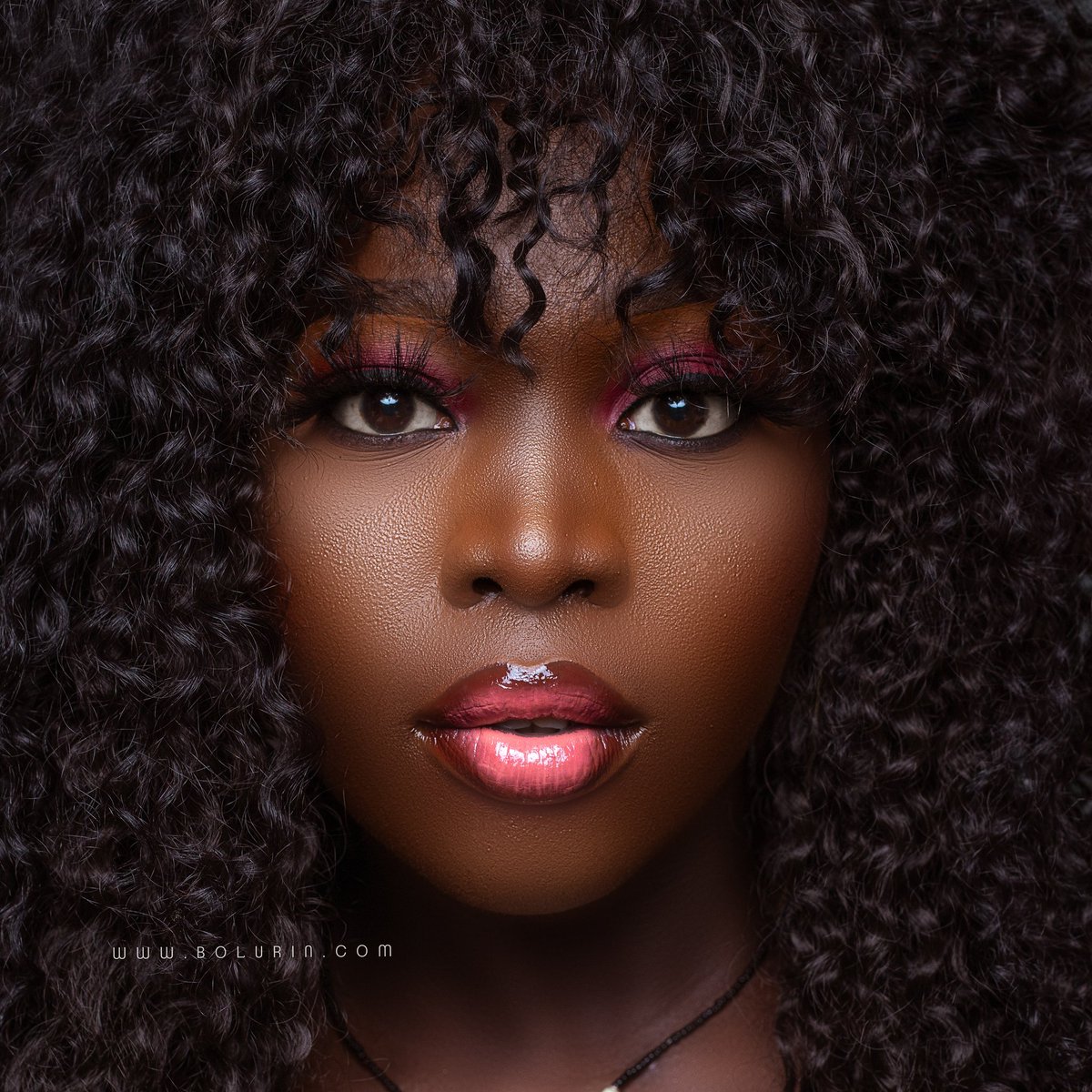 bolurinvisuals's tweet photo. Melanin is a gift from the Heavens👑

📸 @bolurinvisuals 
💄 @kheemmi05 
👧 @bunmiafrica 

#Bolurinvisuals #shotsbybolurin #shootwithbolurin #thebolurinmedia #portraits #portraitphotography #lagosphotographer

Kindly RT when you see this, thank you ❤️ https://t.co/0tzIz9ECh4
