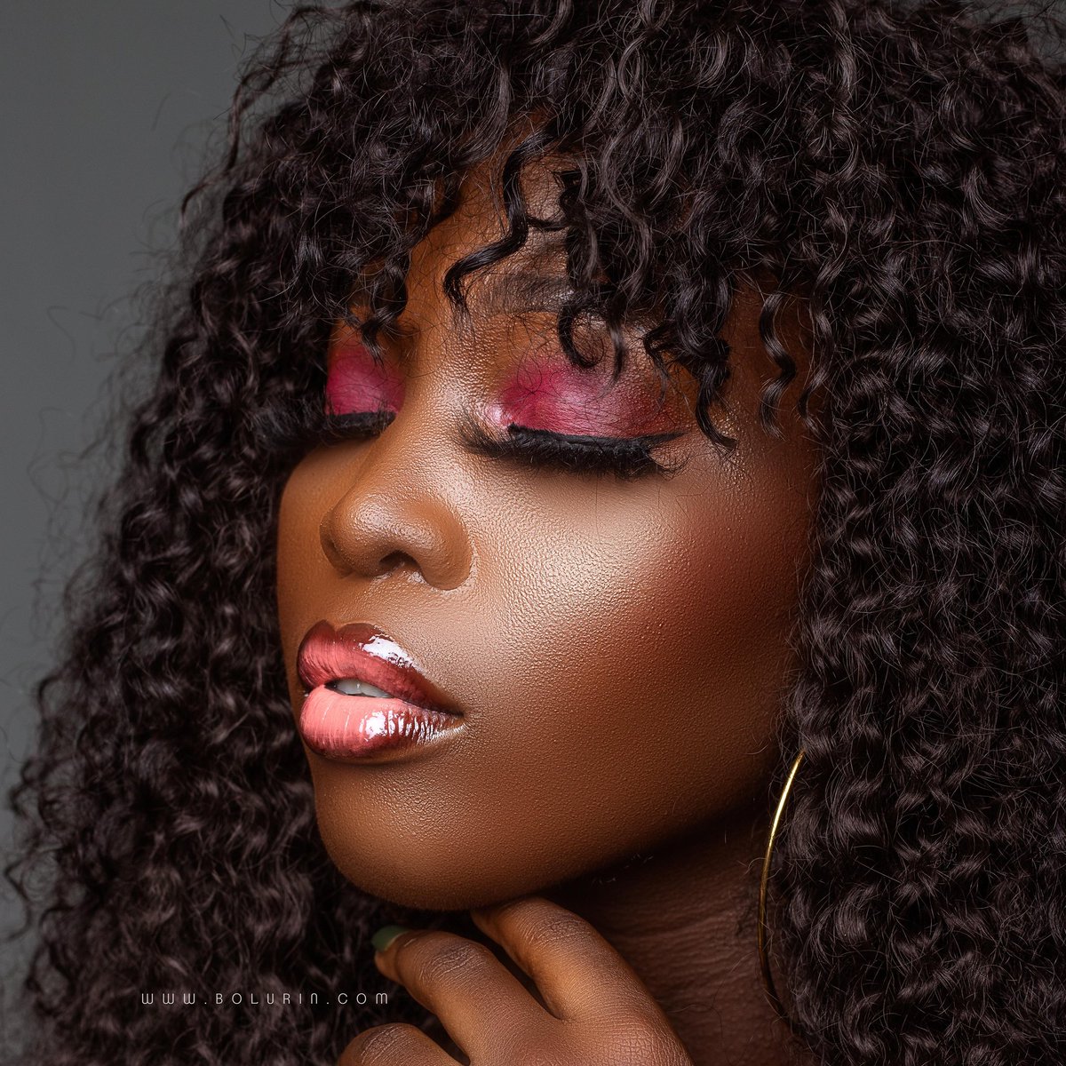 bolurinvisuals's tweet photo. Melanin is a gift from the Heavens👑

📸 @bolurinvisuals 
💄 @kheemmi05 
👧 @bunmiafrica 

#Bolurinvisuals #shotsbybolurin #shootwithbolurin #thebolurinmedia #portraits #portraitphotography #lagosphotographer

Kindly RT when you see this, thank you ❤️ https://t.co/0tzIz9ECh4
