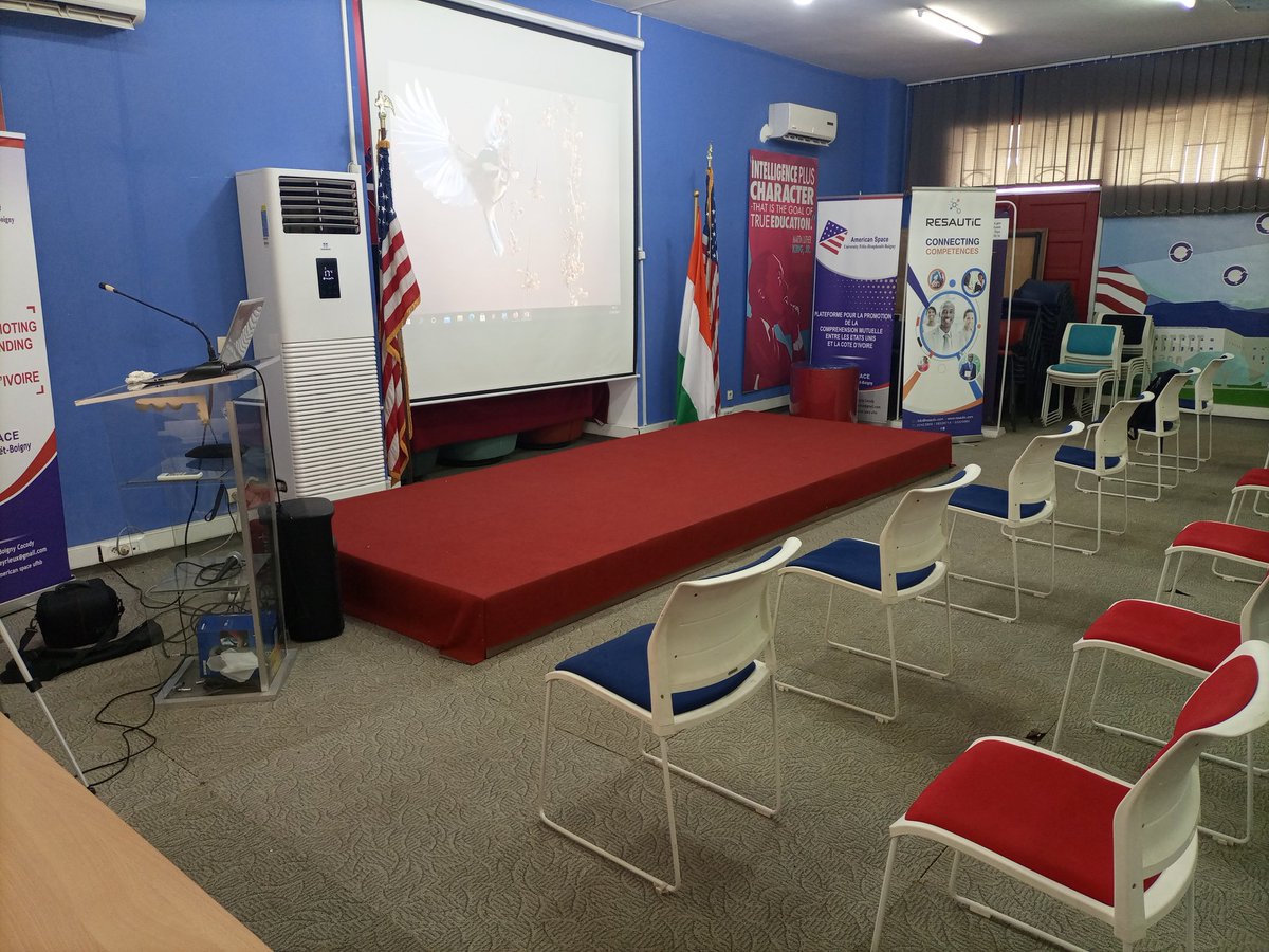 resautic's tweet photo. Américan Space Université Félix Houphouet Boigny de Cocody. Cérémonie de remise de certification de fin de formation #PrototypeDesignForMaker #Resautic https://t.co/RqSSBSvyW2