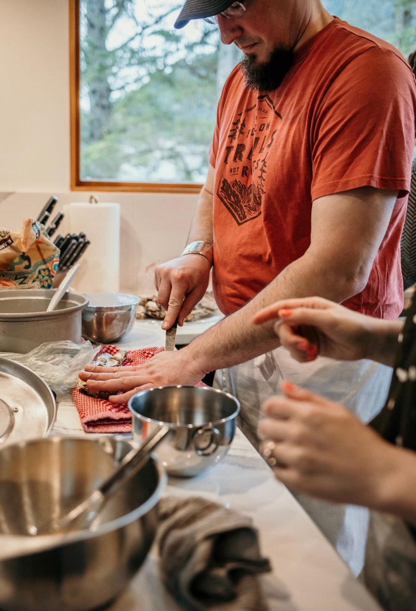 LanternStone's tweet photo. Who’s ready to have feast this weekend!? We’re over here reminiscing Sunday brunch, lots of food, love and memories were made with friends. #brunch #sitkaalaska #sitkatravel #stonehouselanternsitka #dreamvacation #sitkaairbnb #visitsitka
Photo Credit: Caitlinblaisdellphotography https://t.co/gFDAj14RpC