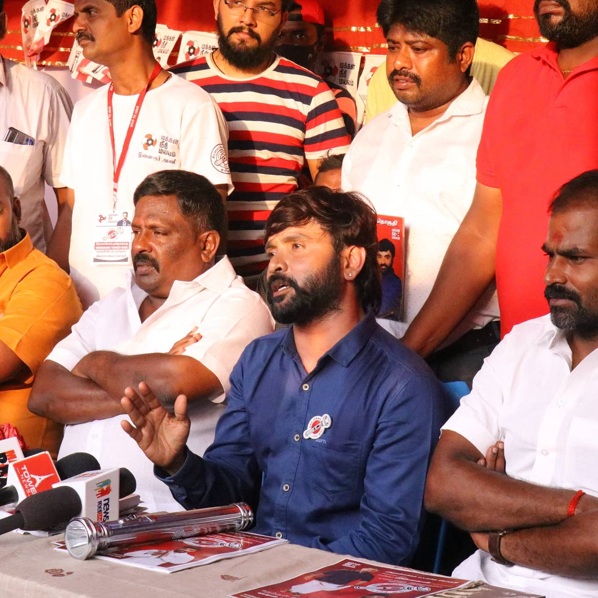 SnekanFC's tweet photo. நேற்று மாலை விருகம்பாக்கம் தேர்தல் பணிமனை திறக்கப்பட்டது, அதன் பிறகு செய்தியாளர் சந்திப்பும் நடந்தது.
.
சிந்திப்பீர் வாக்களிப்பீர், டார்ச்லைட் சின்னத்தில்
.
சினேகன் விருகம்பாக்கம் தொகுதி
.
#virugambakkam #virugambakkamformnm #voteforsnekam #votefornnm #snehan #supportmnm https://t.co/X3U1J26dgX