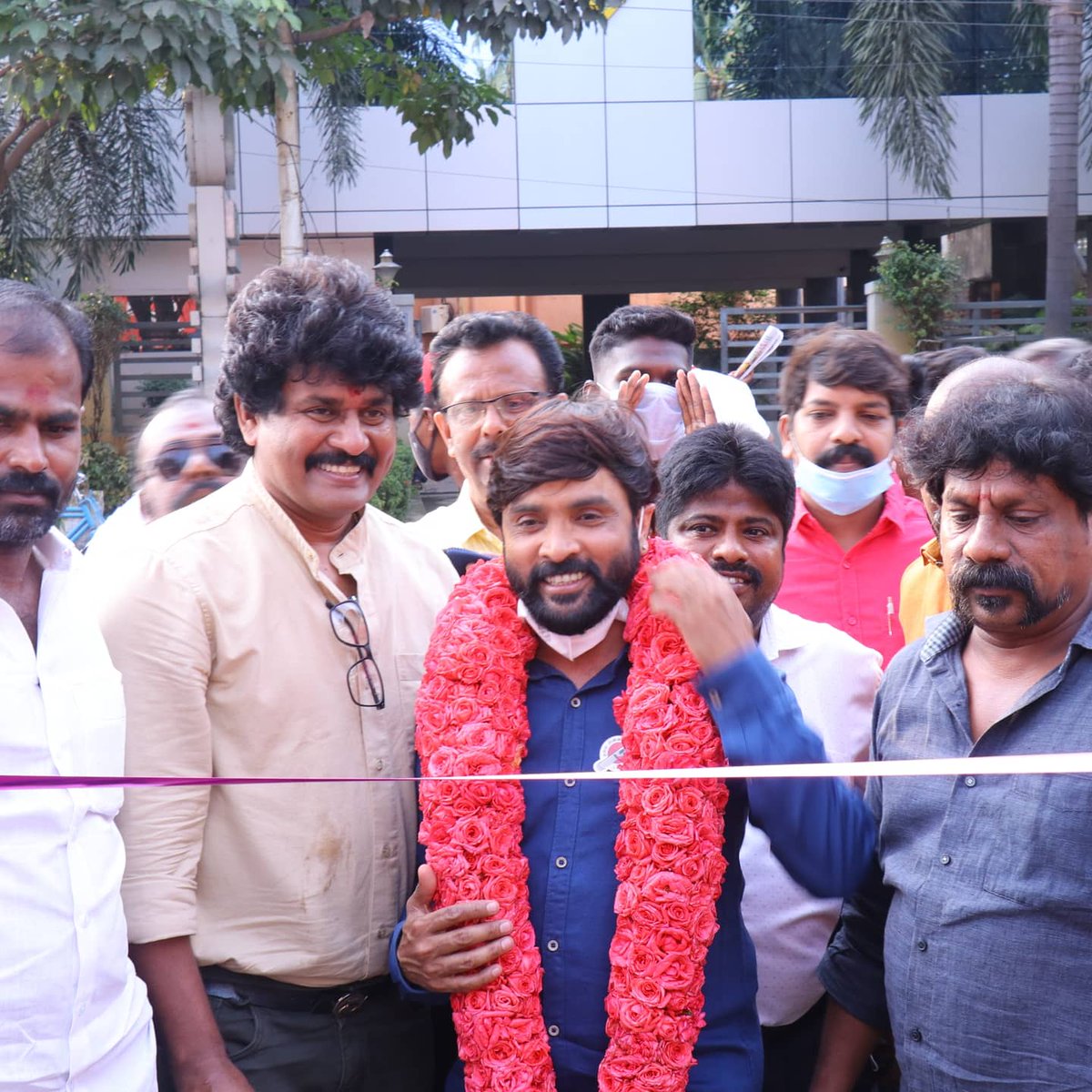SnekanFC's tweet photo. நேற்று மாலை விருகம்பாக்கம் தேர்தல் பணிமனை திறக்கப்பட்டது, அதன் பிறகு செய்தியாளர் சந்திப்பும் நடந்தது.
.
சிந்திப்பீர் வாக்களிப்பீர், டார்ச்லைட் சின்னத்தில்
.
சினேகன் விருகம்பாக்கம் தொகுதி
.
#virugambakkam #virugambakkamformnm #voteforsnekam #votefornnm #snehan #supportmnm https://t.co/X3U1J26dgX