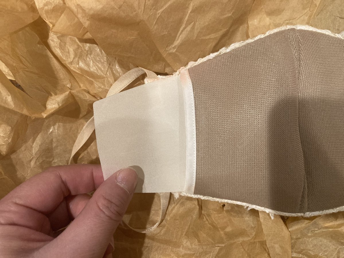 hamayucco's tweet photo. めちゃくちゃ可愛いマスクをゲットしてしまったので見て…!MASKmeやつ。デザインめっちゃ可愛いだけでなく紐を自分で結べる仕様にしてくれてるから自分のサイズにぴったりになるの。しかもマスクフィルタも入れることができるなんて神すぎる…!お気に入りのコーデで撮影した。
#マスクミー #MASKme https://t.co/jvwR92uAFG
