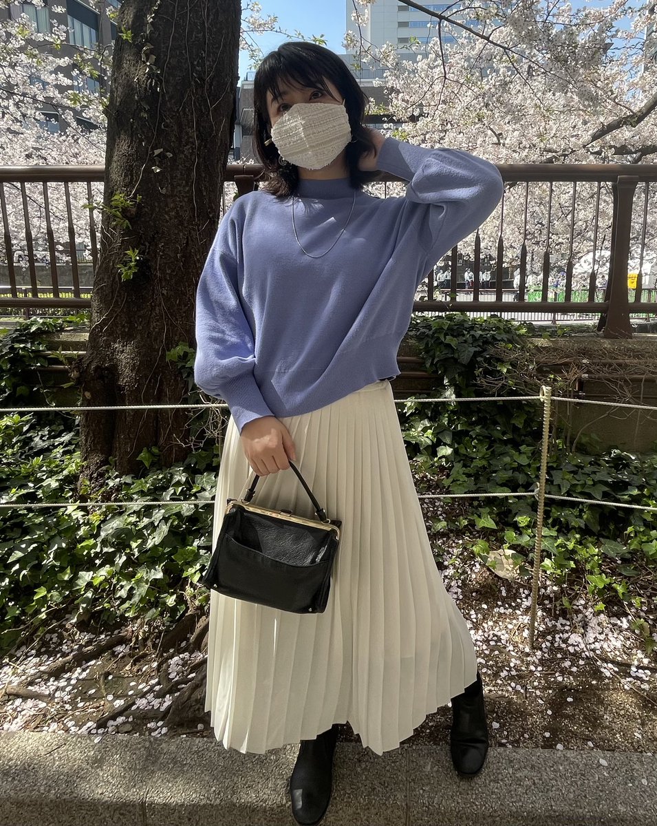 hamayucco's tweet photo. めちゃくちゃ可愛いマスクをゲットしてしまったので見て…!MASKmeやつ。デザインめっちゃ可愛いだけでなく紐を自分で結べる仕様にしてくれてるから自分のサイズにぴったりになるの。しかもマスクフィルタも入れることができるなんて神すぎる…!お気に入りのコーデで撮影した。
#マスクミー #MASKme https://t.co/jvwR92uAFG