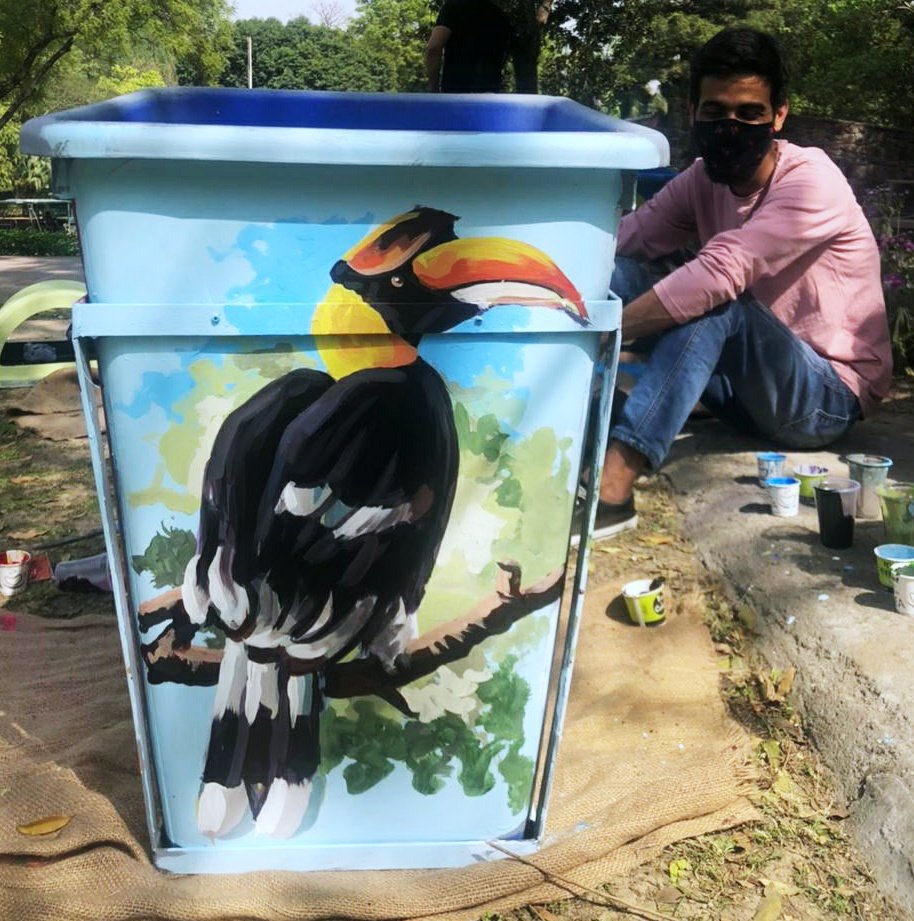 AnkitKumar_IFS's tweet photo. Today at @NzpDelhi, volunteers have gathered to Paint Dustbins in a different way. Idea is to make visitors more conscious towards our precious wildlife.
@rameshpandeyifs #CompassionForWildlife https://t.co/IREXMXR01r