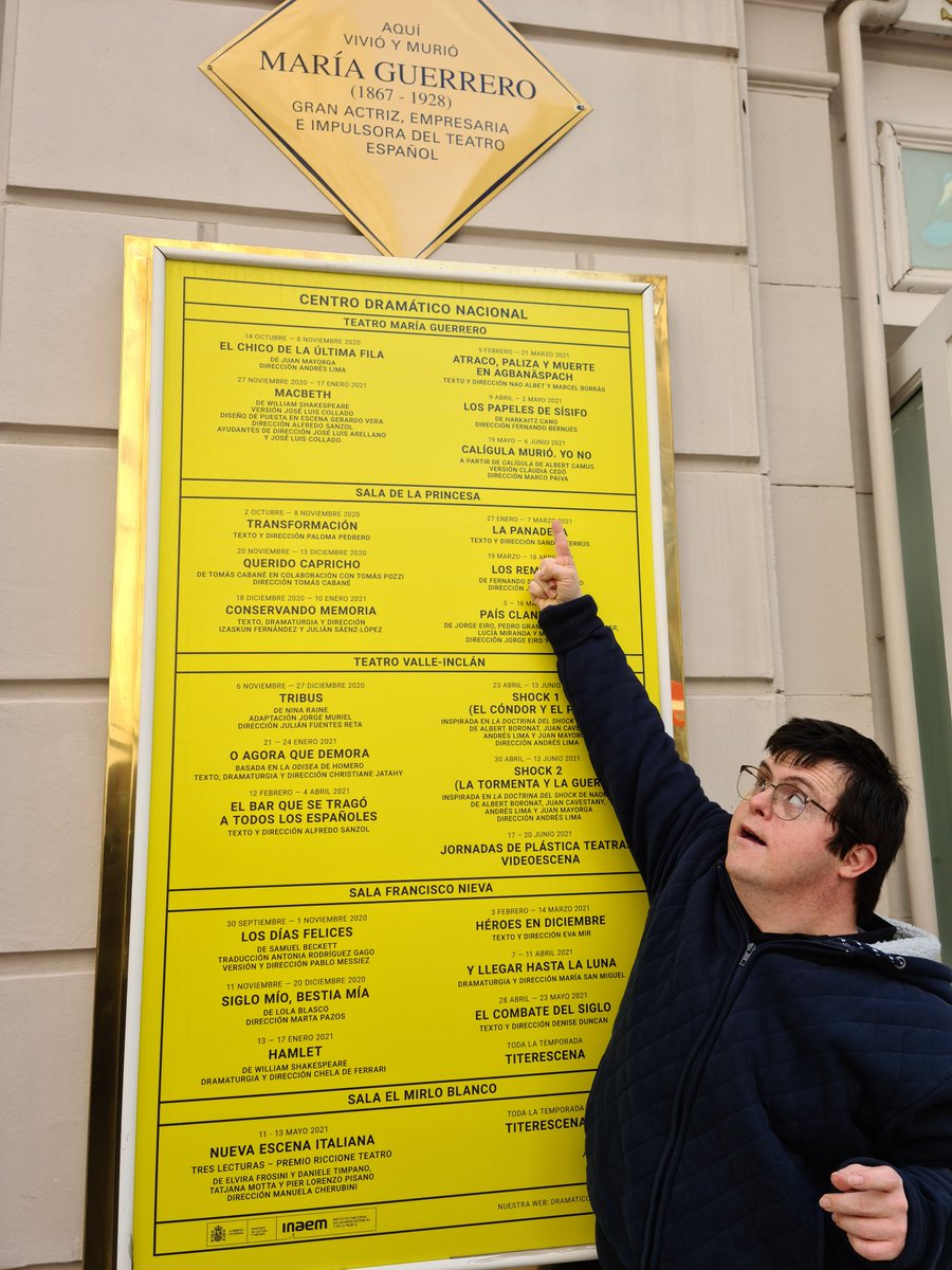 allendeLT's tweet photo. Hoy es el #DiaMundialDelTeatro y en #amasESCENA lo celebramos con un notición: Fer, firmando su contrato con @centrodramatico
Es un gran paso para él, pero también para la "Cultura de todos". 
Gracias #CDN por apostar y creer, y por hacerlo tan bien y tan bonito.
@GrupoAMAS https://t.co/foRiXpOOEB
