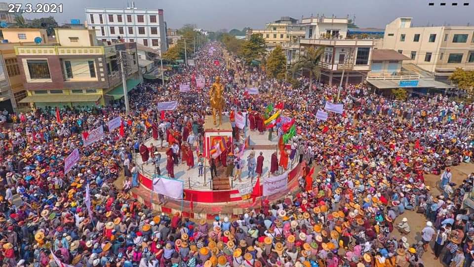 LeiShonn's tweet photo. The main strike in Taze today with nearly 200,000 people.

ANTIFASCIST REVOLUTION
#AntiFascistRevolution2021
#Mar27Coup
#WhatsHappeningInMyanmar

 Photo: Taze resident https://t.co/FhWphO7Foq