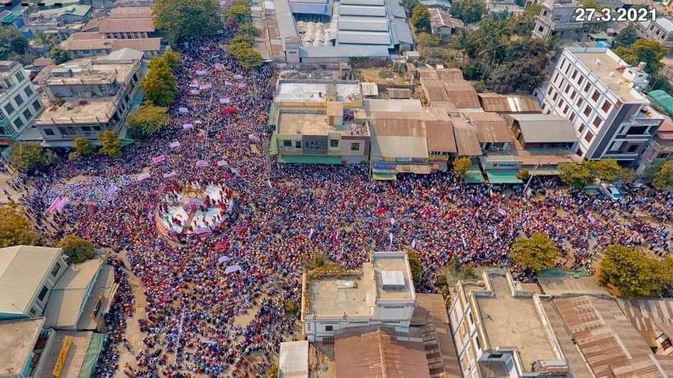 LeiShonn's tweet photo. The main strike in Taze today with nearly 200,000 people.

ANTIFASCIST REVOLUTION
#AntiFascistRevolution2021
#Mar27Coup
#WhatsHappeningInMyanmar

 Photo: Taze resident https://t.co/FhWphO7Foq
