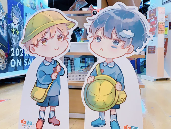 アニメイト見に行ってきましたー!
店員さんがクッキー全種類出して頂いて、、優しかった。。✨
グッズは売り切れみたいで出会えなかったですが、でっかいパネルに会えました☺️ 