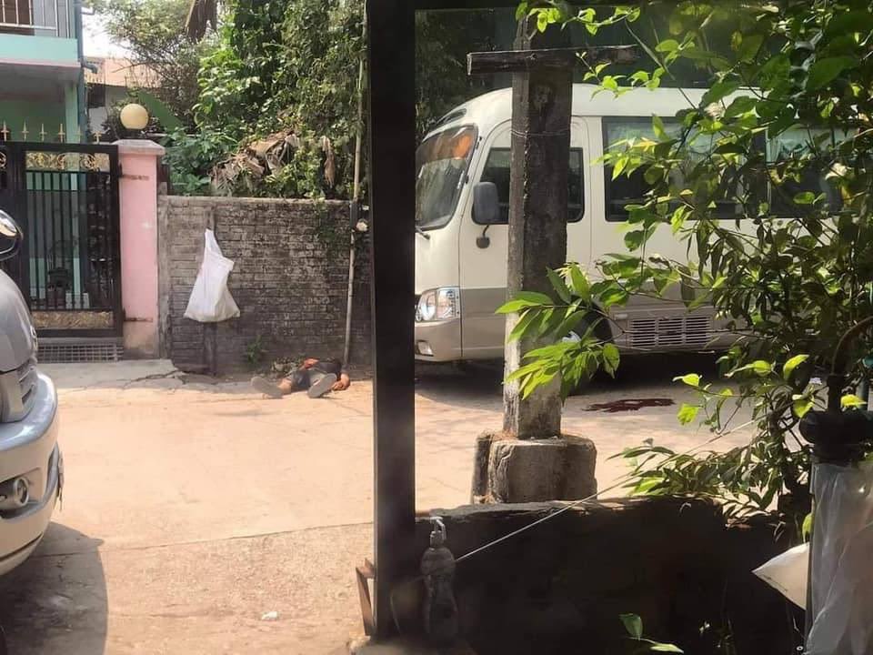 A civilian got shot to death while he was hiding from militray junta murderers.
ANTIFASCIST REVOLUTION
#AntiFascistRevolution2021
#Mar27Coup
#WhatsHappeningInMyanmar